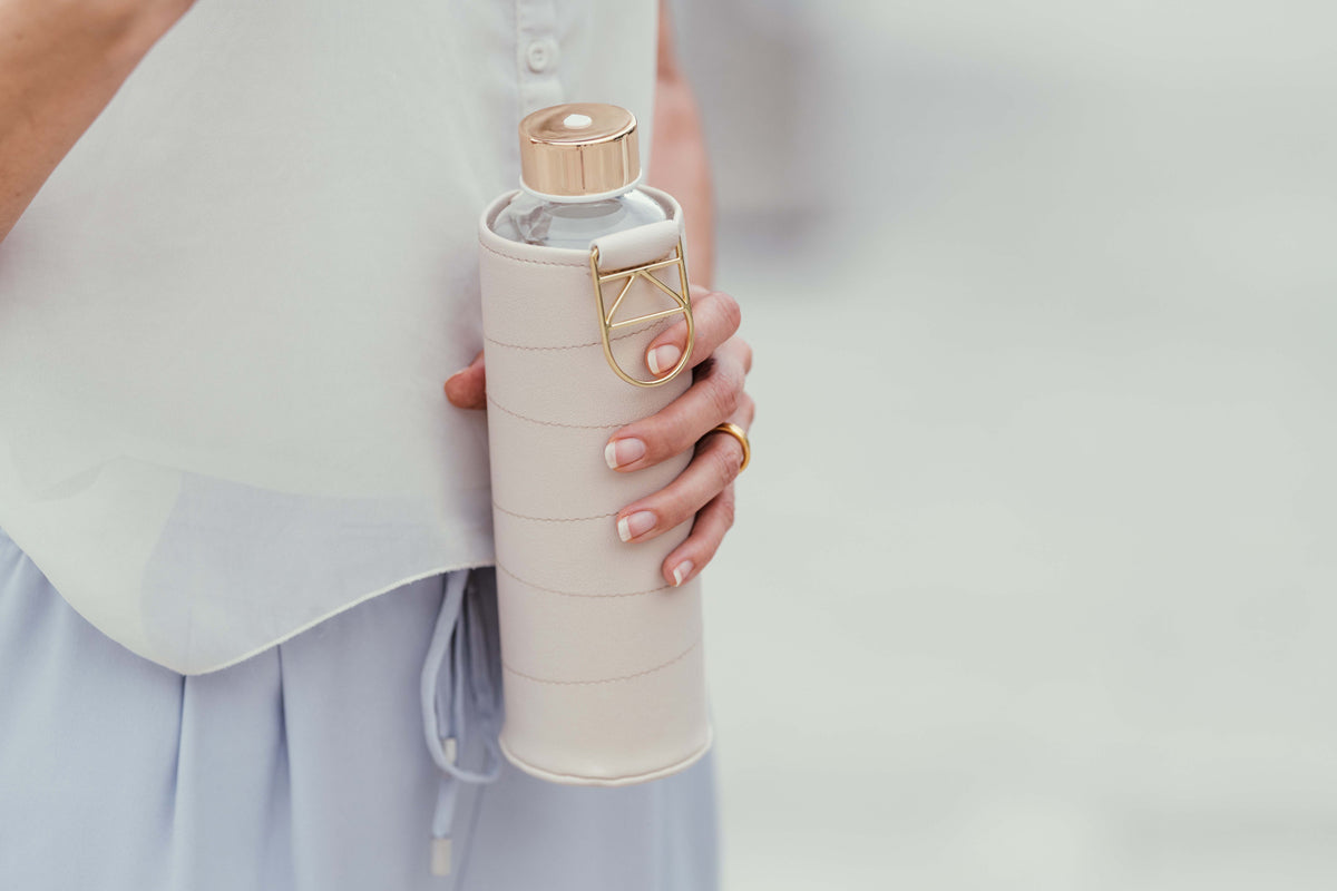 Equa Mismatch Γυάλινο Μπουκάλι Νερού με Θήκη από Δερματίνη - 750ml - Beige / Διάφανο