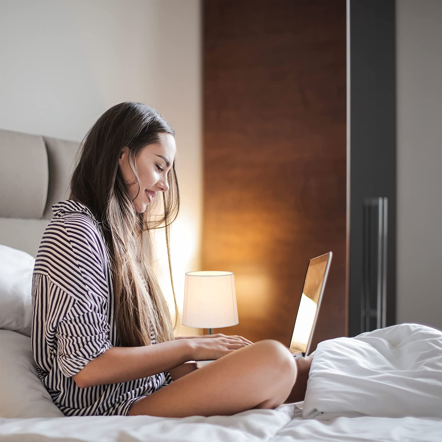 Relaxdays Φωτιστικό Τρίποδο από Φυσικό Ξύλο - Black / White - 4052025413491