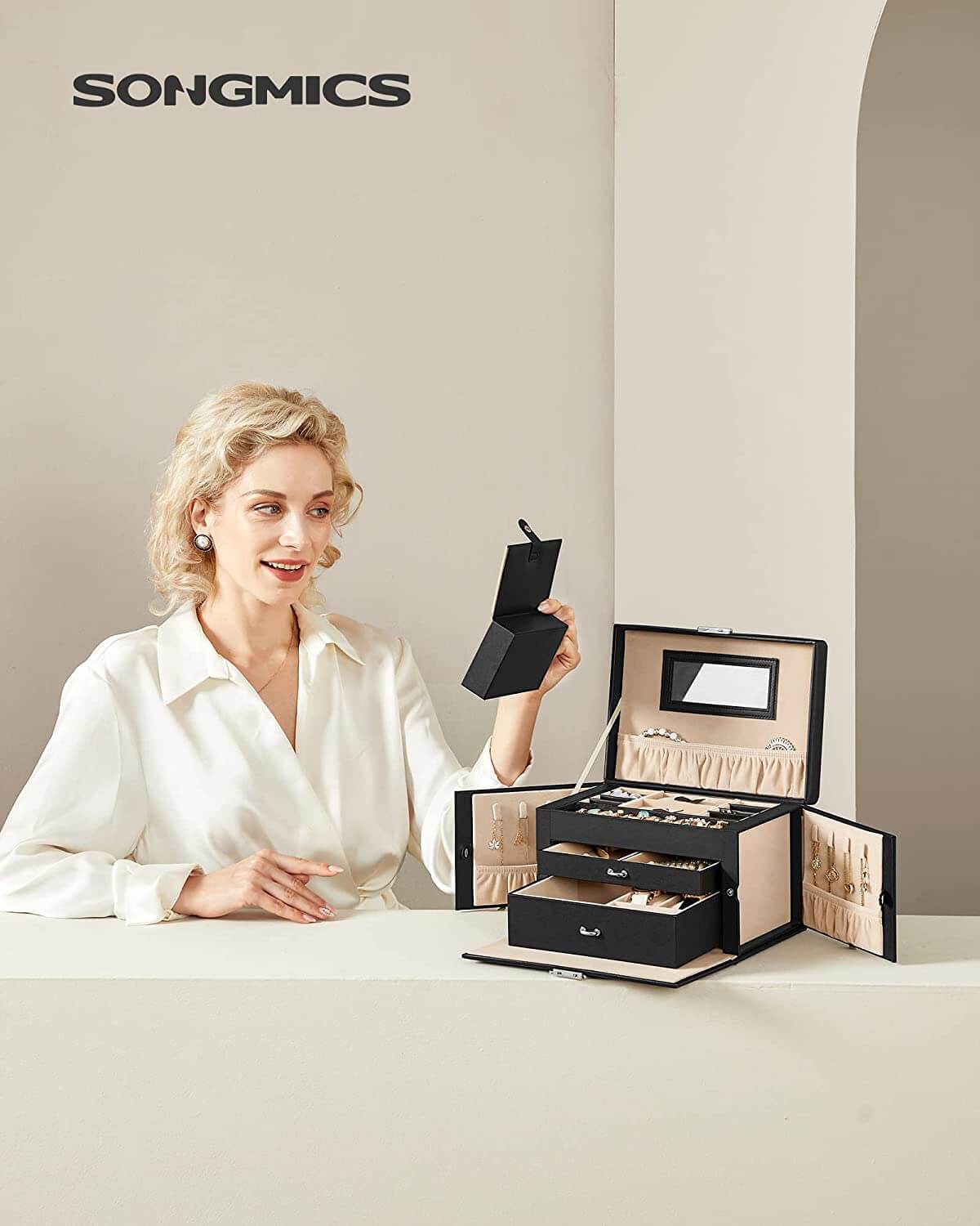 Songmics Φορητό Κουτί Αποθήκευσης Κοσμημάτων με Καθρέπτη και Κλειδαριά - Black - JBC121B