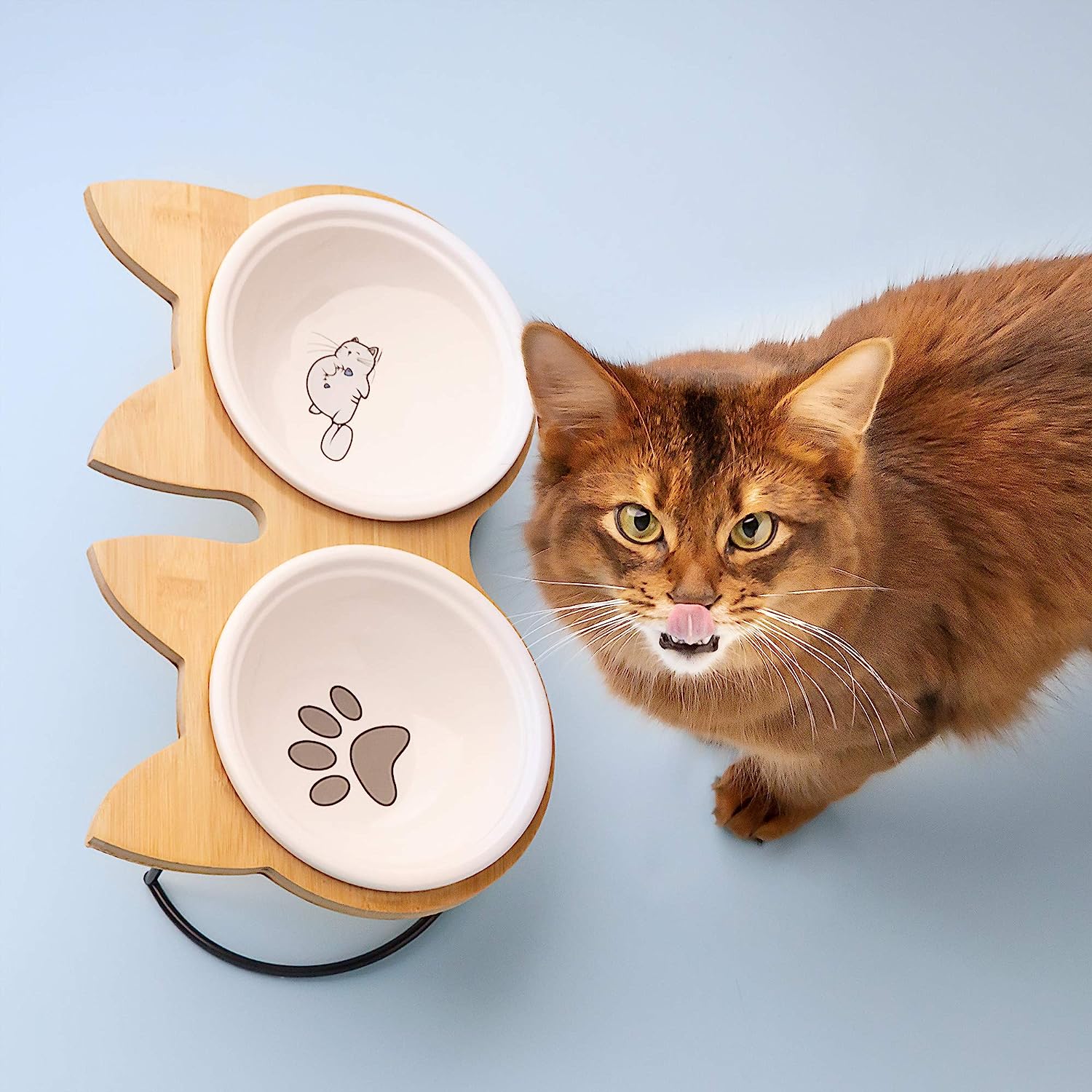 Navaris Ceramic Cat Bowls with Wood Stands - Σετ με 2 Μπολ Φαγητού και Νερού 383ml με Βάση από Μπαμπού και Μέταλλο για Κατοικίδια - Brown - 51991.01