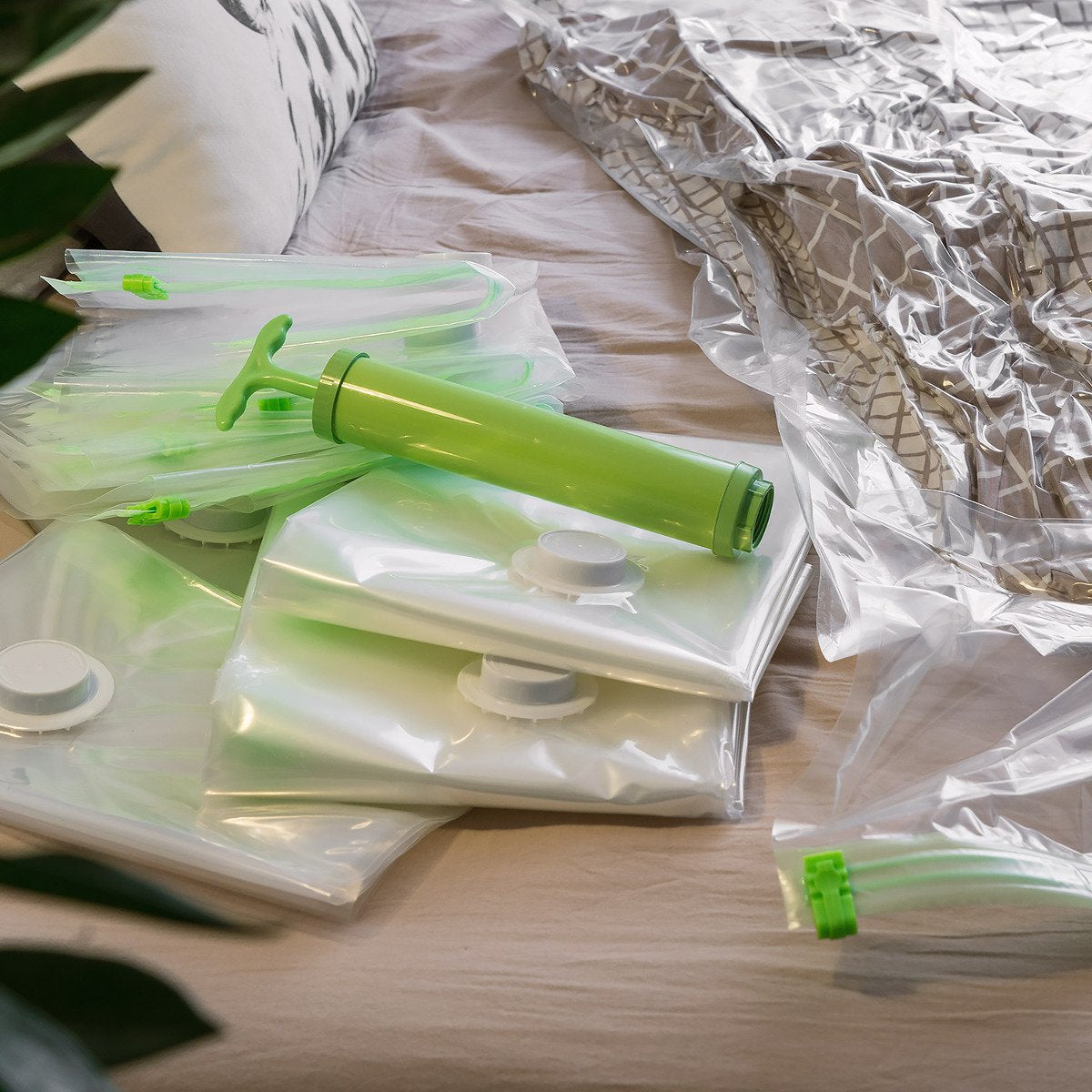 Navaris 6x Vacuum Storage Bags Σετ με 6 Επαναχρησιμοποιούμενες Σακούλες Αποθήκευσης με Αντλία - 45277.01