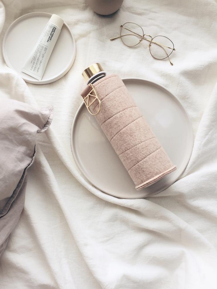 Equa Mismatch Cookie Γυάλινο Μπουκάλι Νερού με Θήκη από Τσόχα - 750ml - Cookie / Gold / Διάφανο