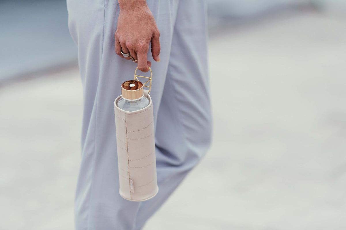 Equa Mismatch Γυάλινο Μπουκάλι Νερού με Θήκη από Δερματίνη - 750ml - Beige / Διάφανο