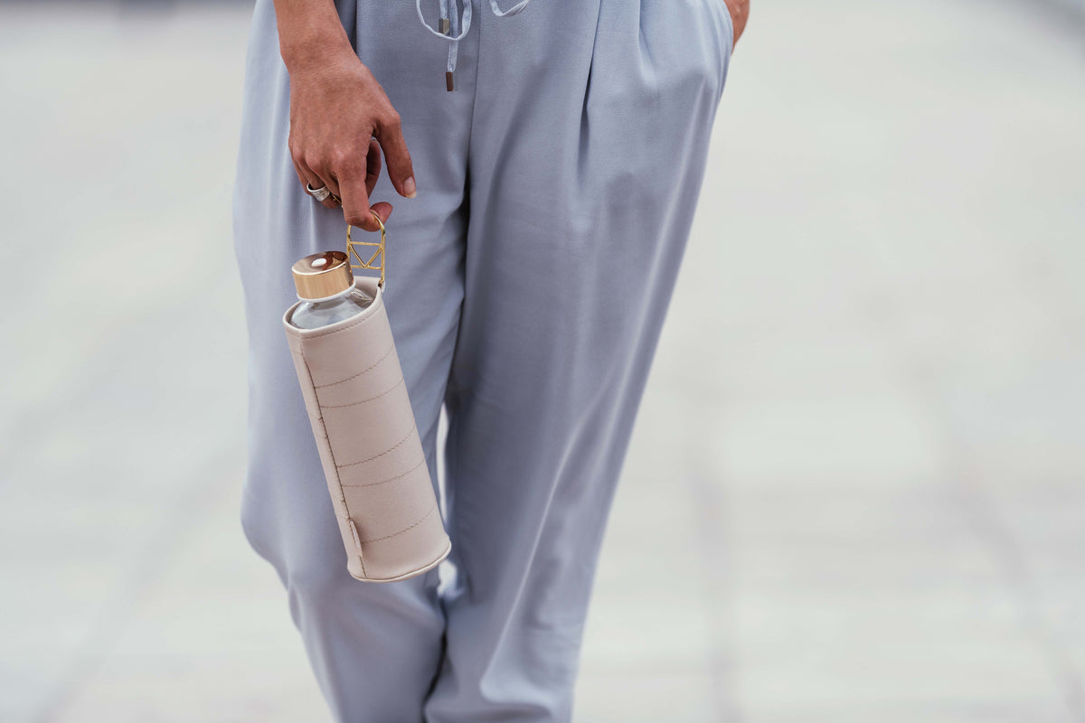 Equa Mismatch Γυάλινο Μπουκάλι Νερού με Θήκη από Δερματίνη - 750ml - Beige / Διάφανο