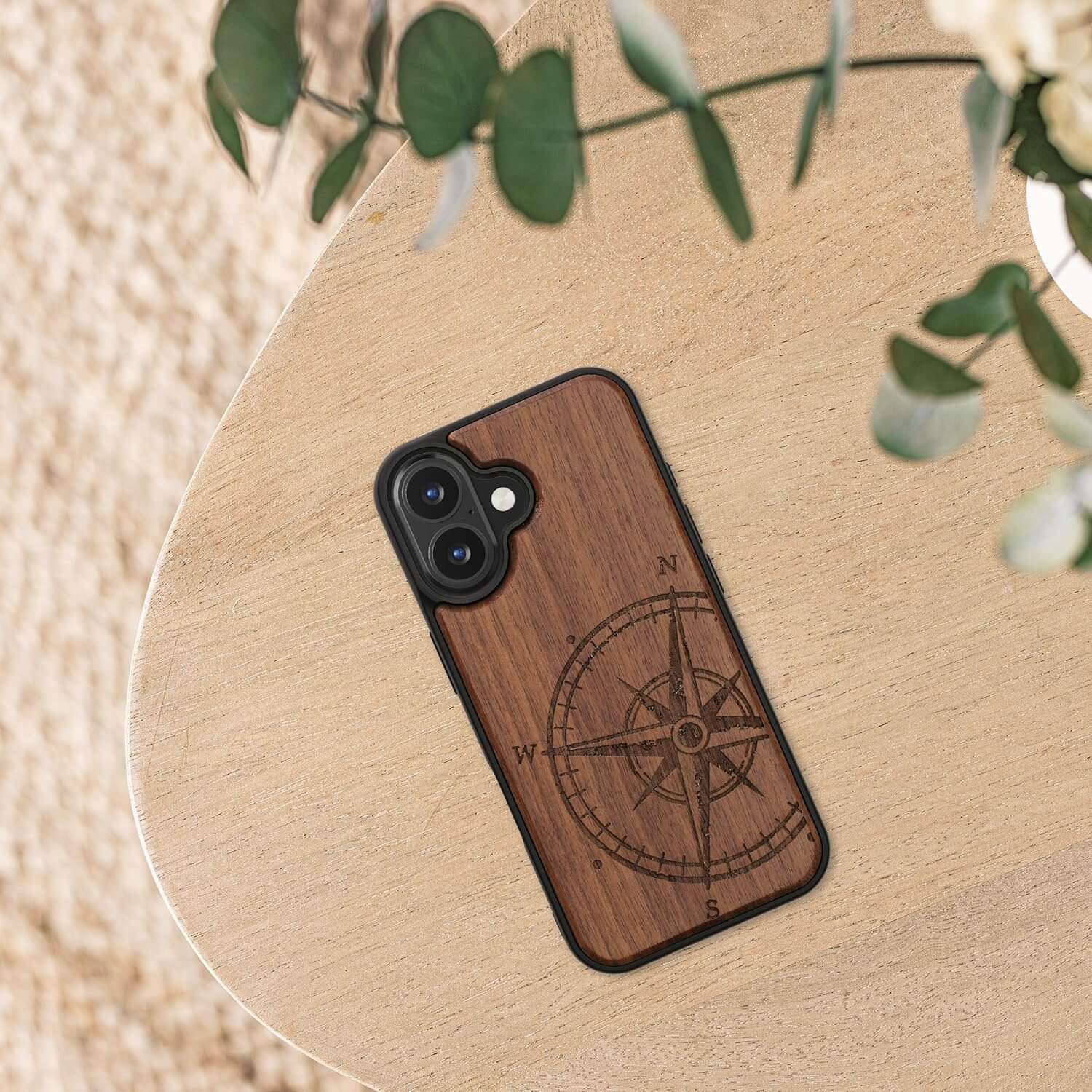KW iPhone 16 Θήκη από Φυσικό Ξύλο - Design Vintage Compass - Dark Brown