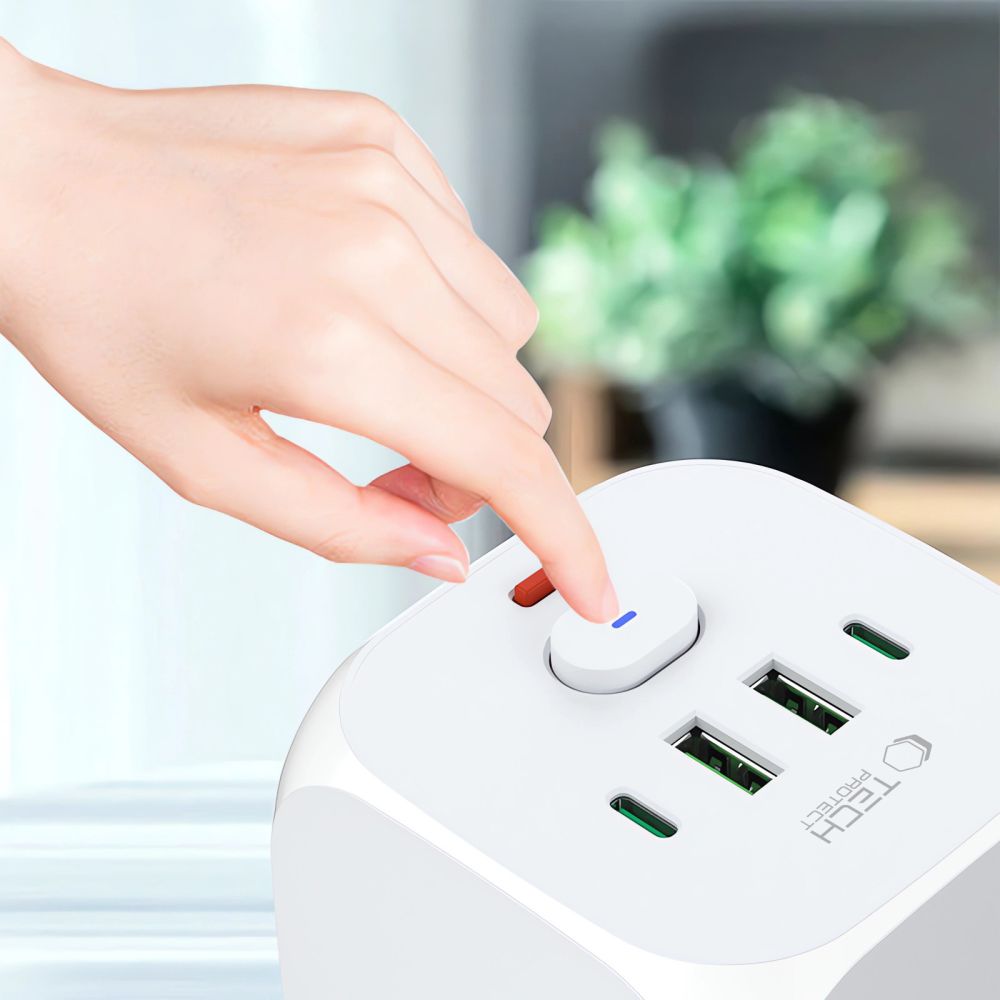 Tech-Protect PCL3X4 Πολύπριζο με 3 Πρίζες, 2 Θύρες USB και 2 Θύρες Type-C - White