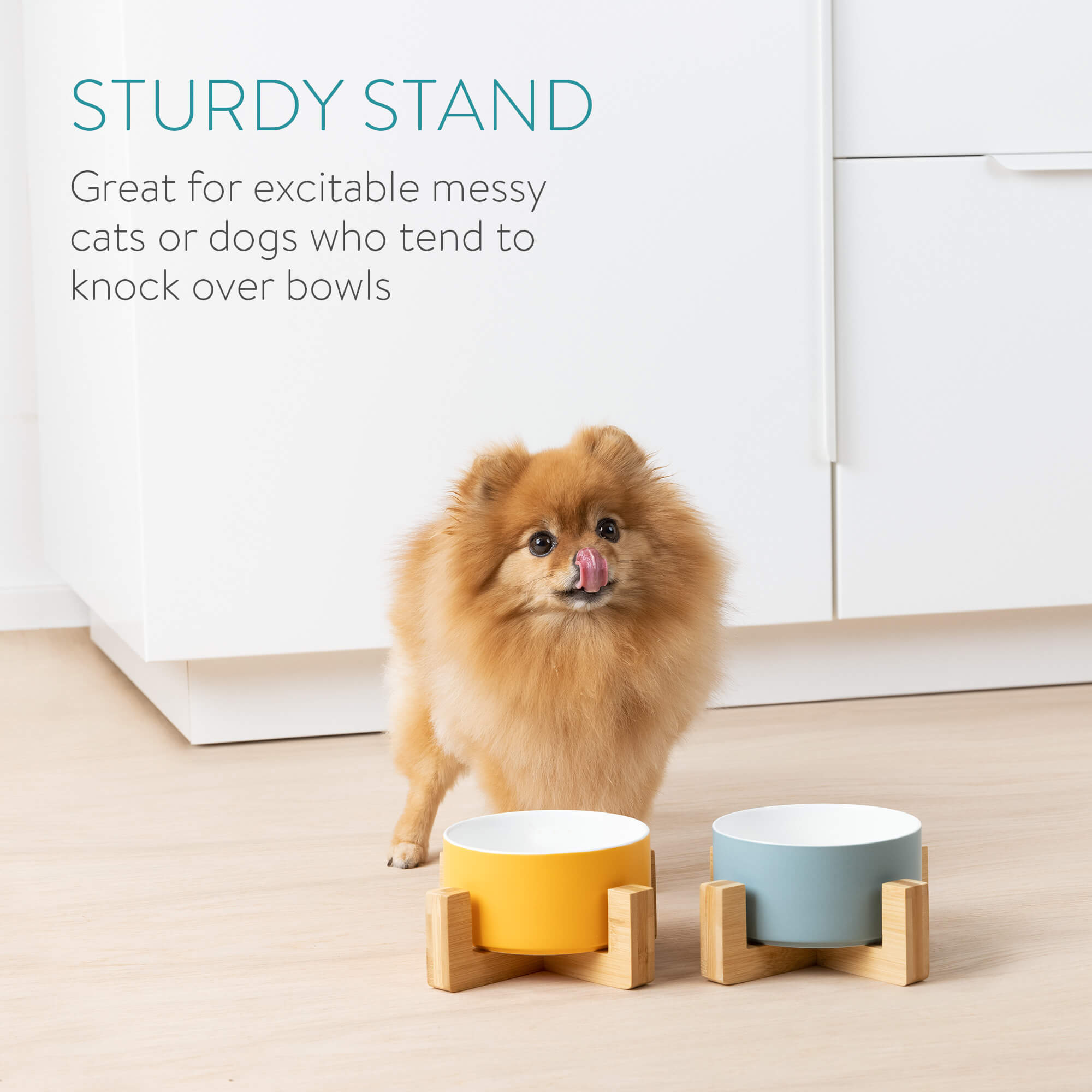 Navaris Σετ με 2 Κεραμικά Μπολ Φαγητού και Νερού 550ml με Βάση από Μπαμπού για Κατοικίδια - Blue - Yellow - 55428.1.06