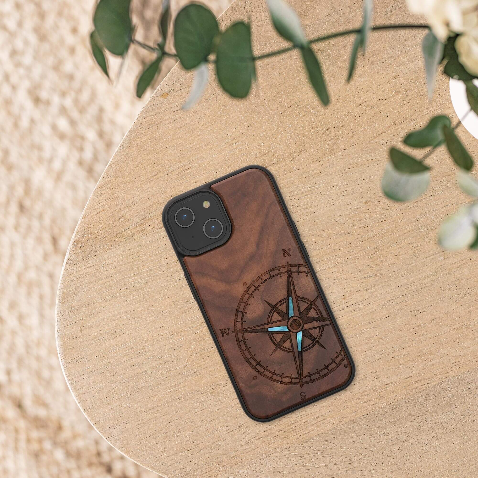KW iPhone 15 Θήκη από Φυσικό Ξύλο - Design Navigational Compass Mother of Pearl - Dark Brown