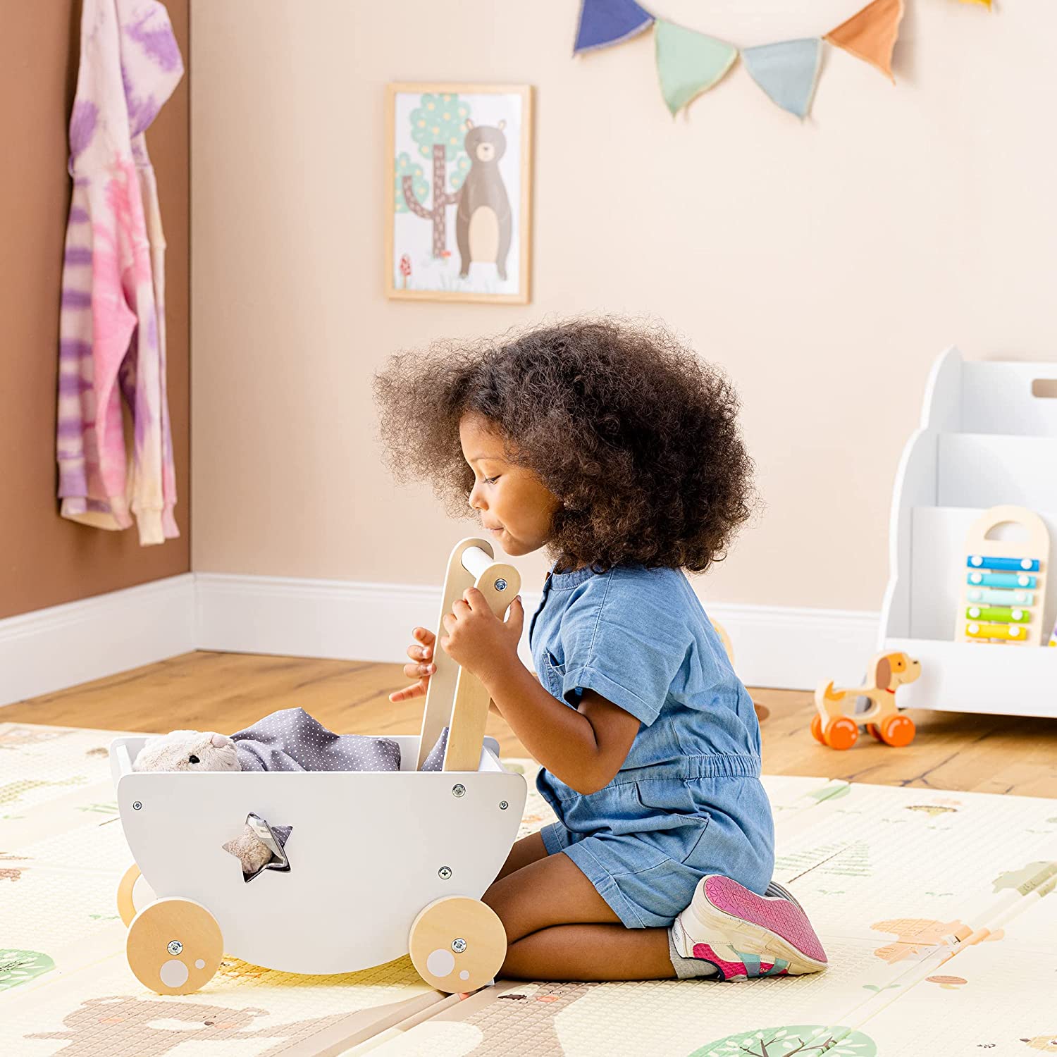 Navaris Παιδικό Ξύλινο Kαροτσάκι Kούκλας με Kλινοσκεπάσματα - White / Light Brown - 57440.01