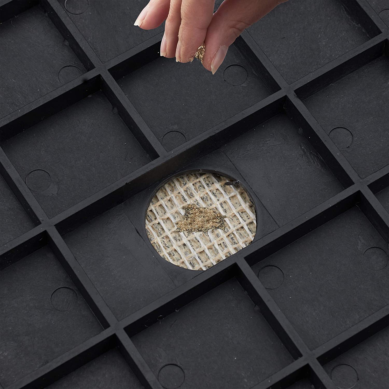 Relaxdays Αψίδα Περιποίησης και Μασάζ για Γάτες - 38 x 36 x 28,5 cm - Black - 4052025239596