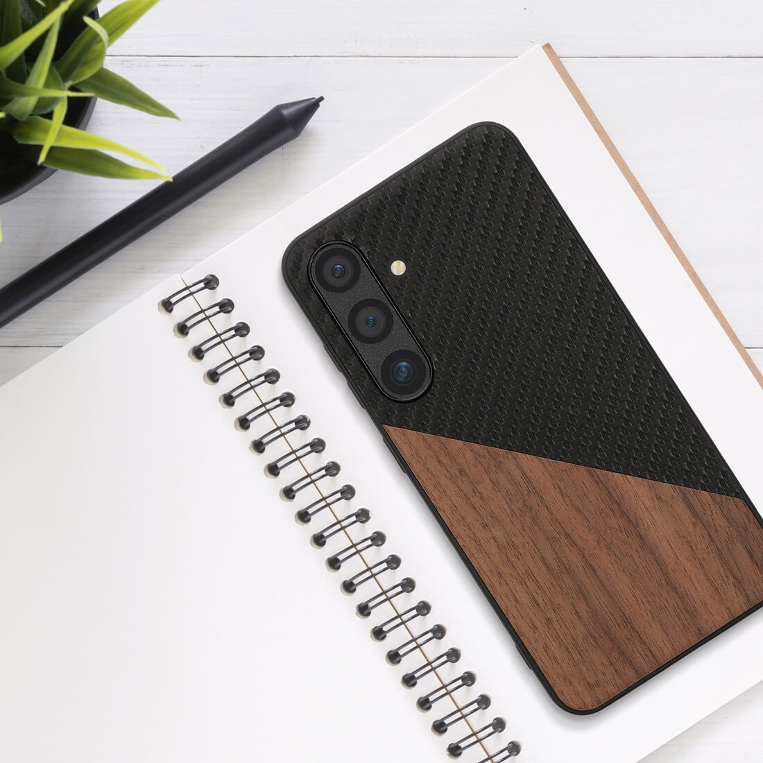 KW Samsung Galaxy S24 Θήκη από Φυσικό Ξύλο και Carbon - Dark Brown / Black