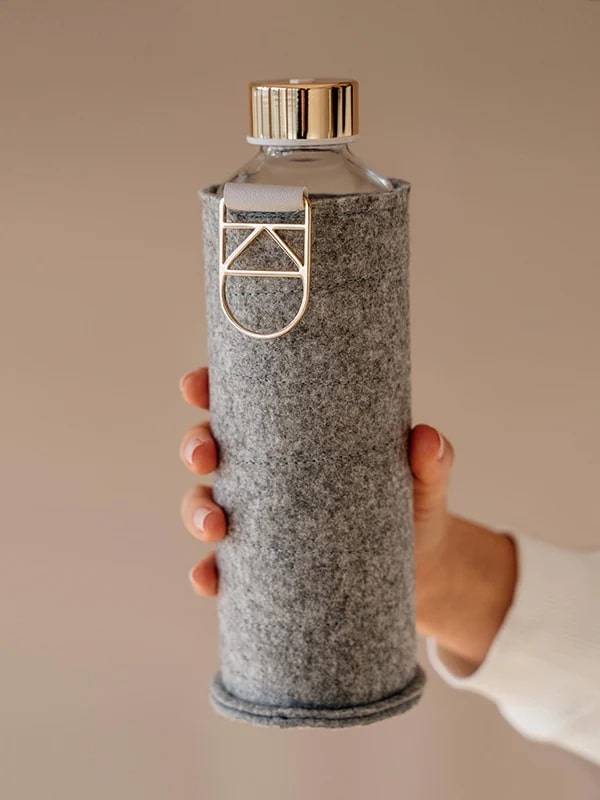 Equa Mismatch Gold Γυάλινο Μπουκάλι Νερού με Θήκη από Τσόχα - 750ml - Gold / Διάφανο