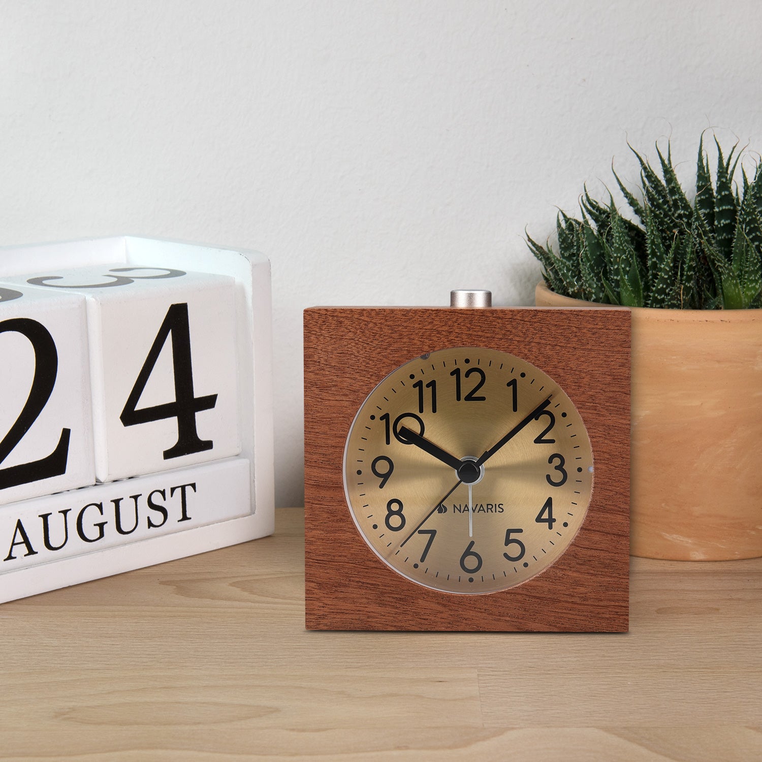 Navaris Analogue Wood Alarm Clock Design Square - Αναλογικό Επιτραπέζιο Ρολόι και Ξυπνητήρι - Gold / Dark Brown - 46229.18
