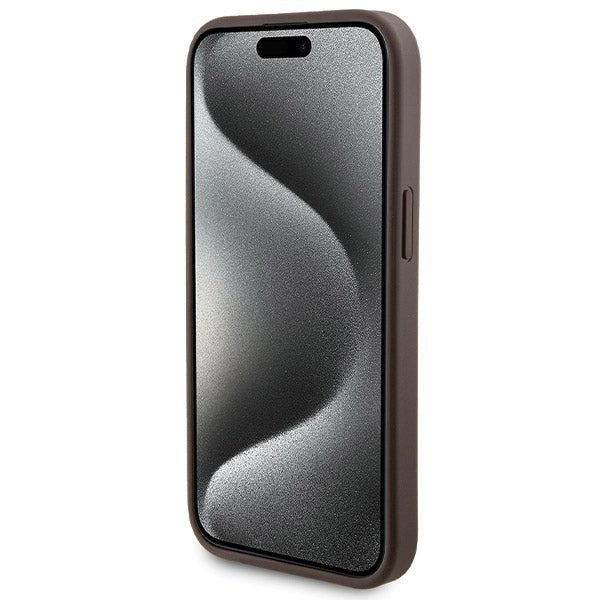 Guess iPhone 15 - 4G Metal Logo Σετ MagSafe Σκληρή Θήκη με Επένδυση Συνθετικού Δέρματος και Powerbank 5000mAh - Brown - GUBPM5P15S4GEMGW
