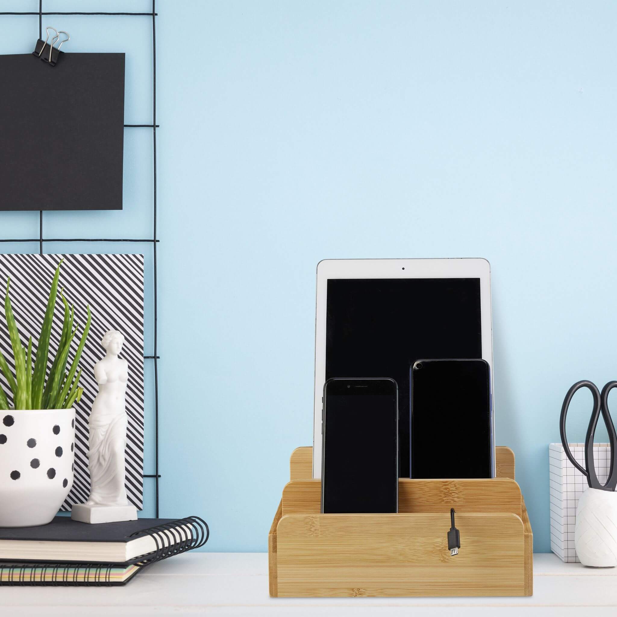 Relaxdays Σταθμός Οργάνωσης και Φόρτισης για Tablet και Smartphone από Μπαμπού - Natural - 4052025308322