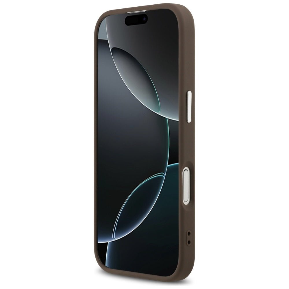 Guess iPhone 17 - 4G Triangle Logo MagSafe - Σκληρή Θήκη με Πλαίσιο Σιλικόνης και Επένδυση Συνθετικού Δέρματος - Brown / Silver - GUHMP17SP4TSRCMW