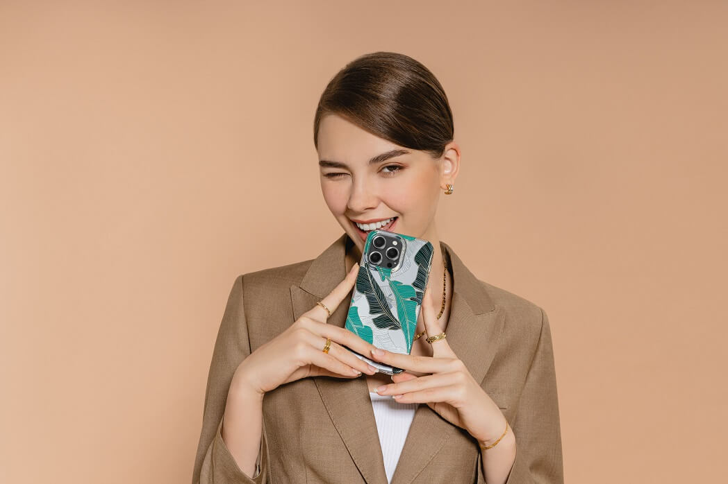 SwitchEasy iPhone 14 Pro Glamour Case Σκληρή Θήκη με Πλαίσιο Σιλικόνης - Vibrant