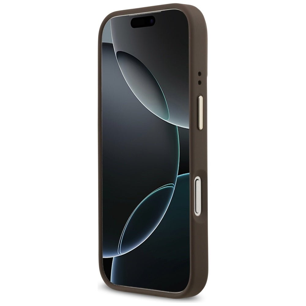 Guess iPhone 17 Pro - Θήκη με Επένδυση Συνθετικού Δέρματος και MagSafe - 4G Logo Plate - Brown