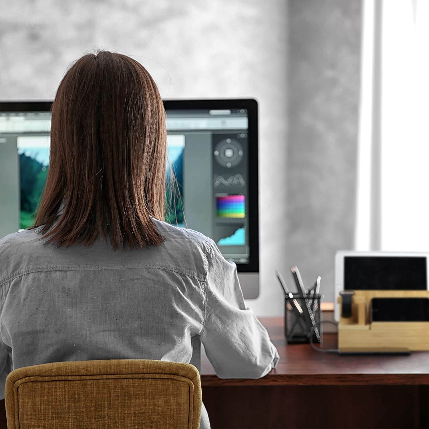 Relaxdays Σταθμός Οργάνωσης και Φόρτισης από Μπαμπού για Tablet, Smartphone και Apple Watch - Natural - 4052025447366