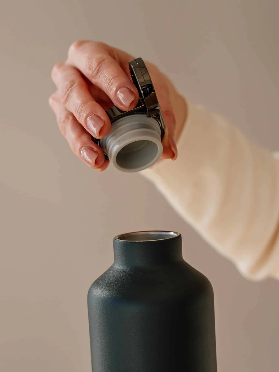 Equa Thermo Bottle Μπουκάλι Θερμός από Ανοξείδωτο Ατσάλι - 680ml - Dark Grey