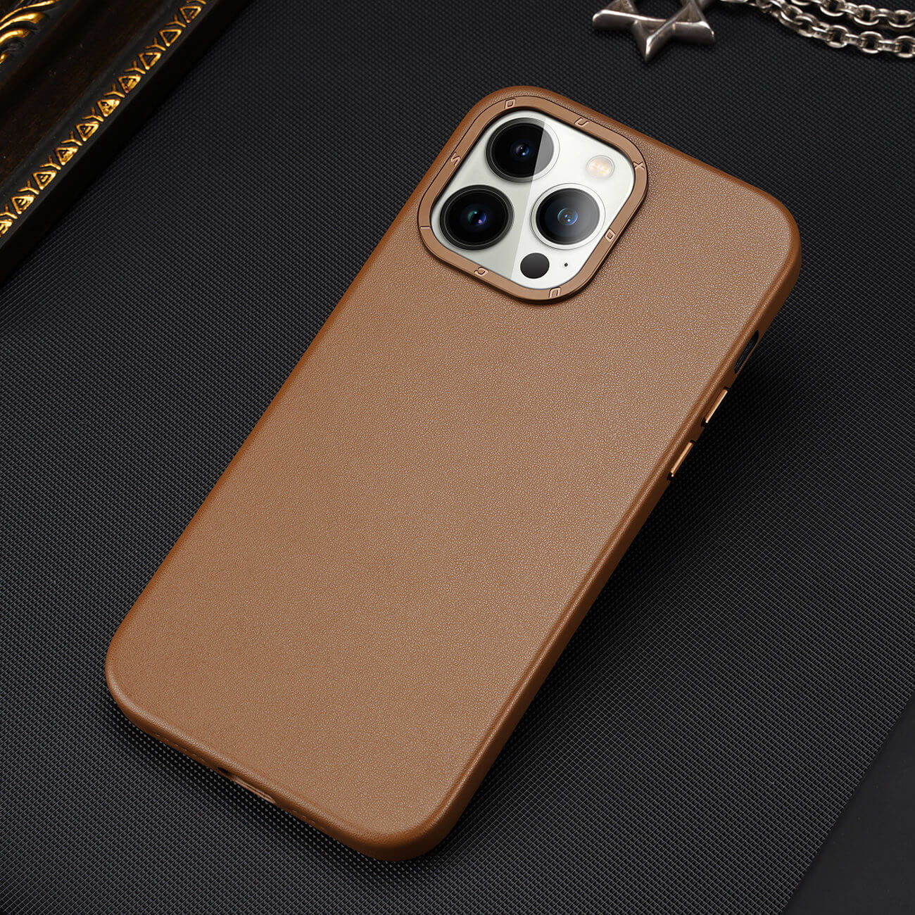 Dux Ducis iPhone 14 Pro Max Grit Leather Case Θήκη με Επένδυση Συνθετικού Δέρματος και MagSafe - Brown
