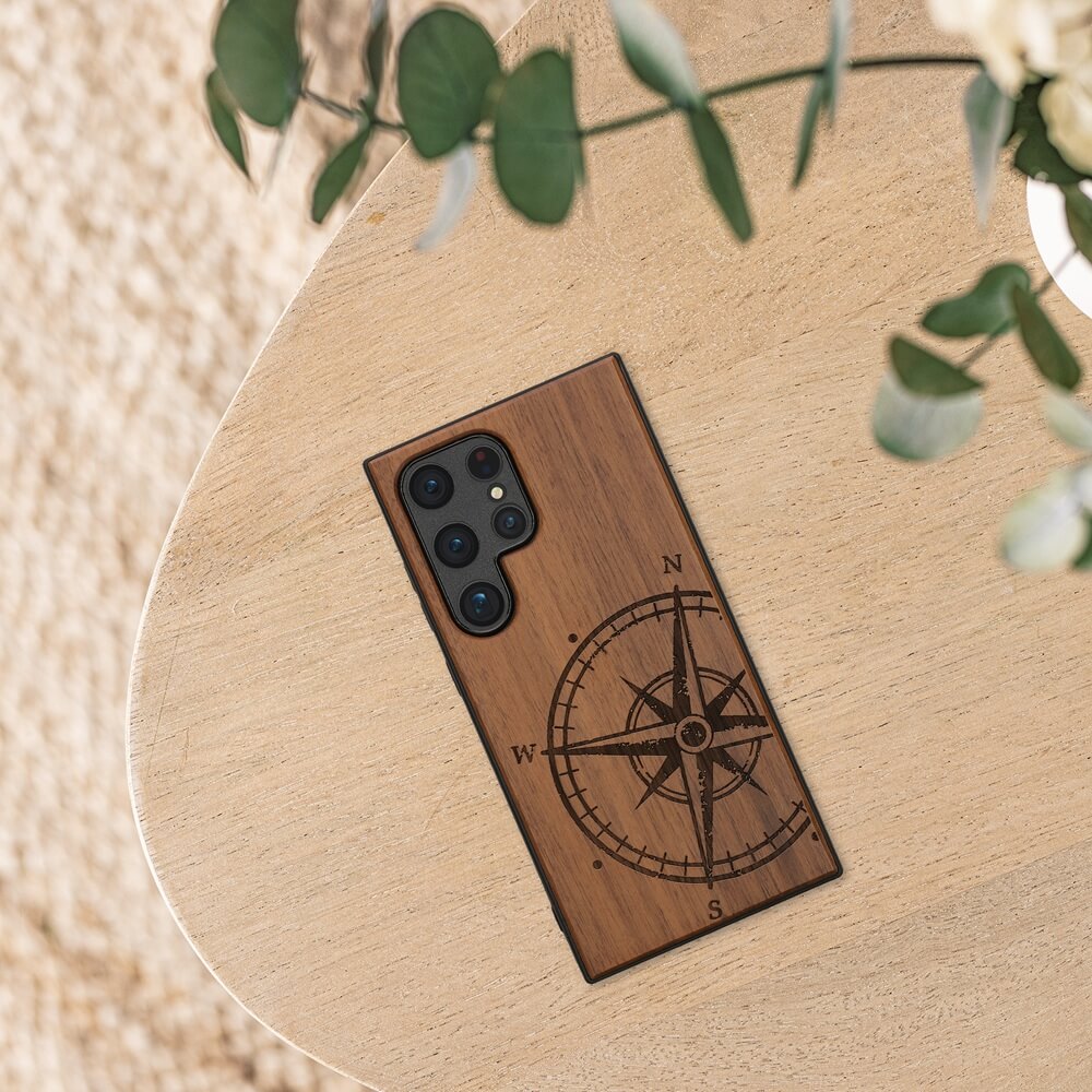 KW Samsung Galaxy S24 Ultra Θήκη από Φυσικό Ξύλο - Design Navigational Compass - Dark Brown