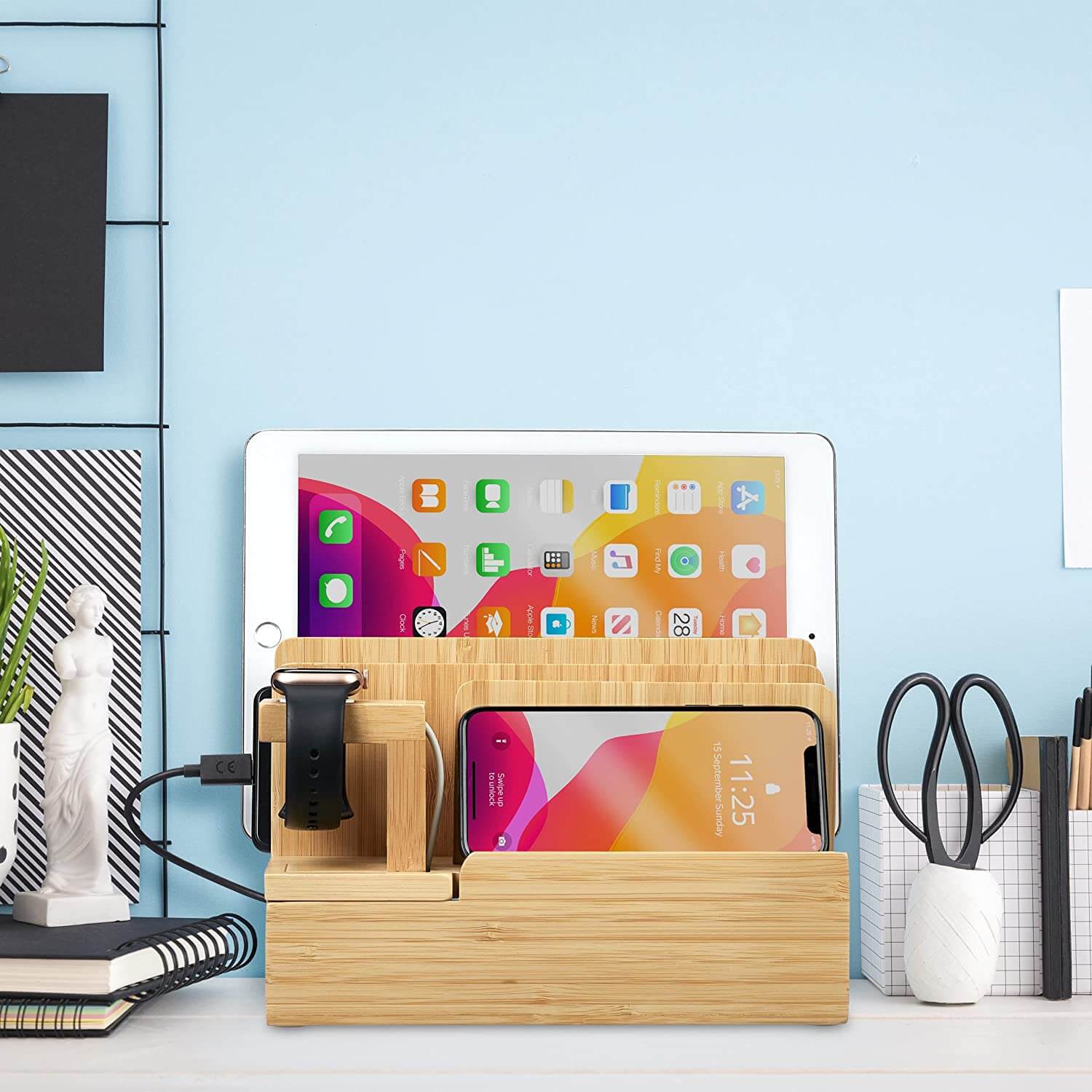 Relaxdays Σταθμός Οργάνωσης και Φόρτισης από Μπαμπού για Tablet, Smartphone και Apple Watch - Natural - 4052025447366