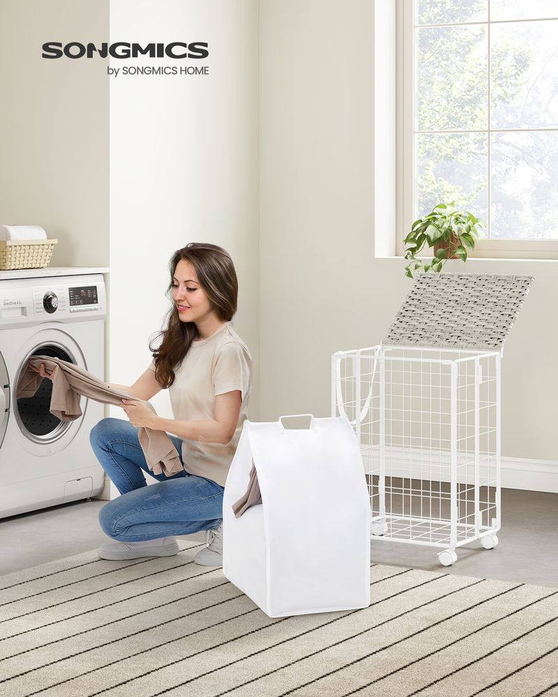 Songmics Τροχήλατο Αναδιπλούμενο Καλάθι Απλύτων με Καπάκι - 90L - Cloud White - LCB290W01