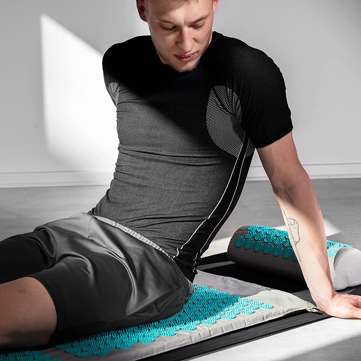 Navaris 2-in-1 Acupressure Mat and Pillow Set Σετ 2 σε 1 Χαλάκι και Μαξιλάρι Μασάζ - Grey / Light Blue - 52759.22.23