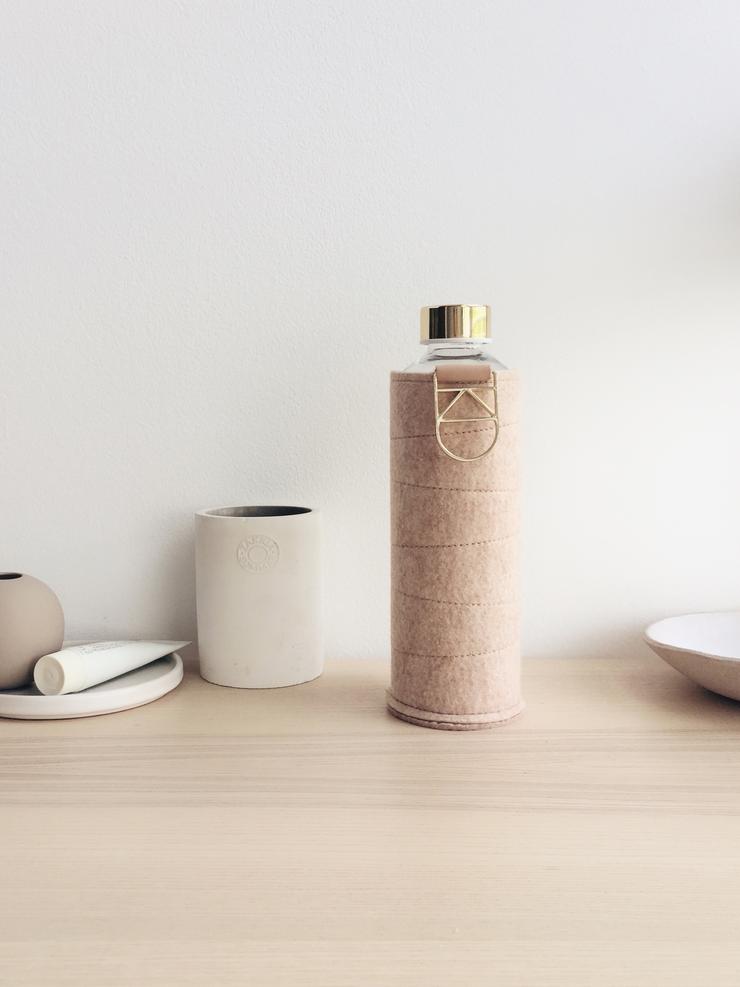 Equa Mismatch Cookie Γυάλινο Μπουκάλι Νερού με Θήκη από Τσόχα - 750ml - Cookie / Gold / Διάφανο