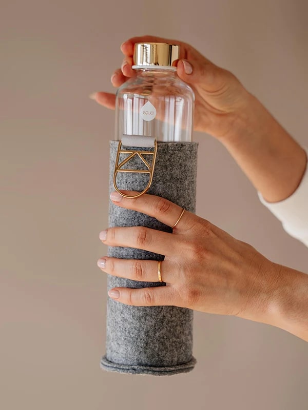 Equa Mismatch Gold Γυάλινο Μπουκάλι Νερού με Θήκη από Τσόχα - 750ml - Gold / Διάφανο