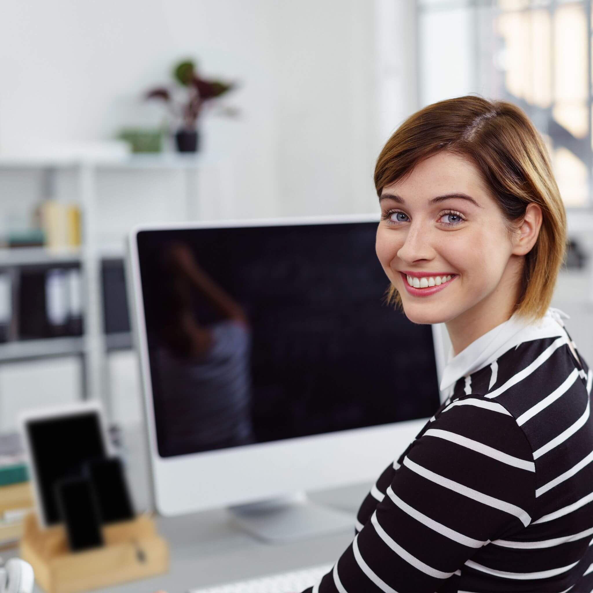 Relaxdays Σταθμός Οργάνωσης και Φόρτισης για Tablet και Smartphone από Μπαμπού - Natural - 4052025308322