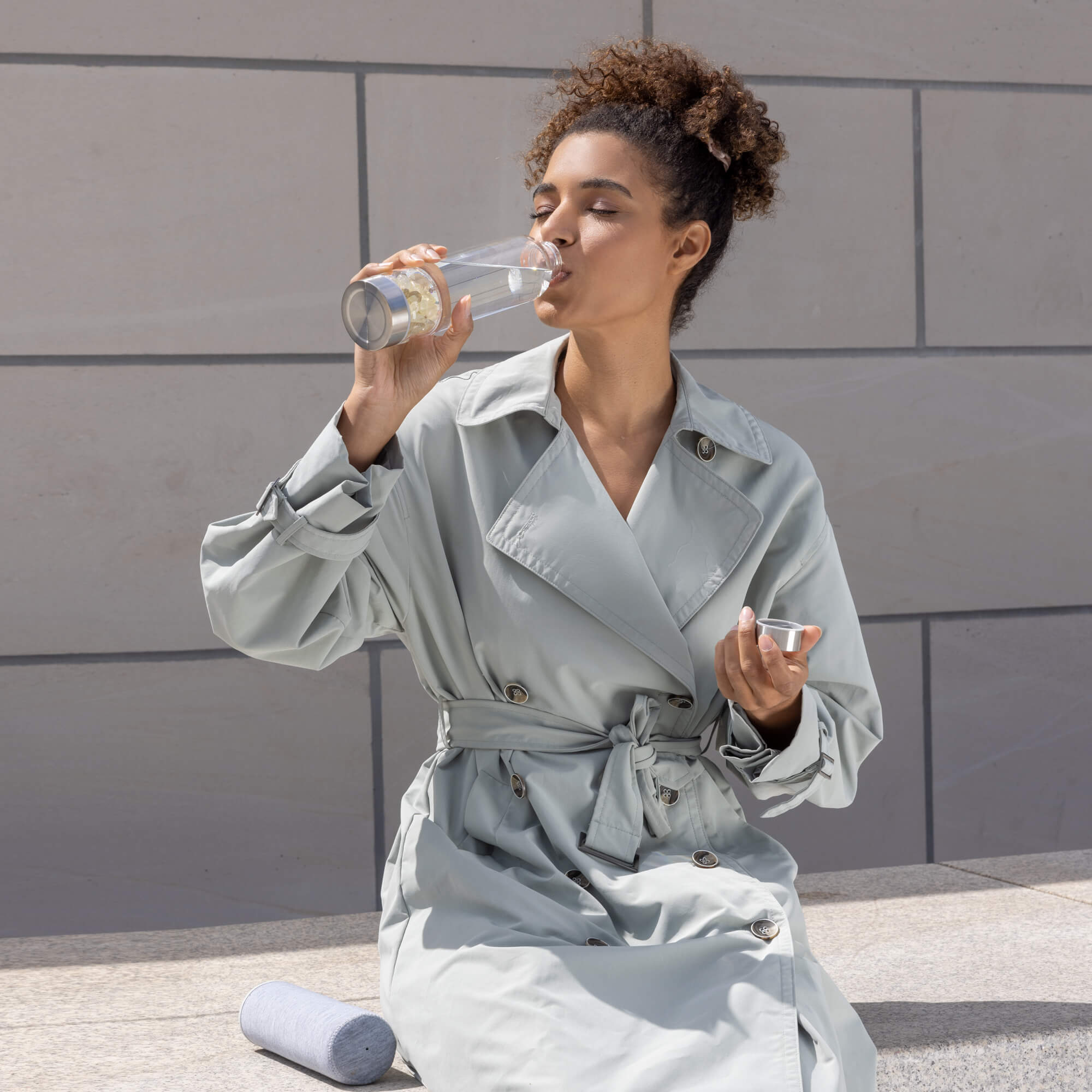 Navaris Γυάλινο Μπουκάλι Νερού με Πέτρες Κιτρίτη και Θήκη - BPA FREE - 420ml - Citrine Stone - 53150.05