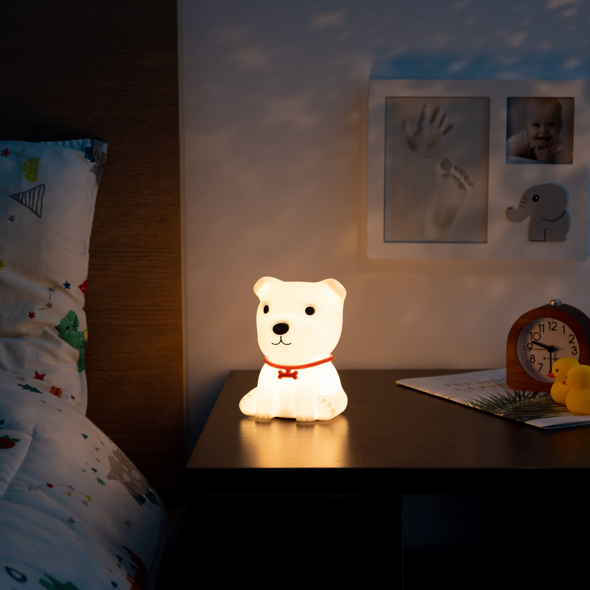 Navaris LED Night Light RGB - Παιδικό Νυχτερινό Φως με Αλλαγή Χρωμάτων - Design Sitting Dog - White / Red - 55003.02.01