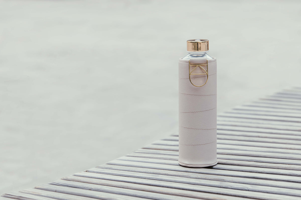 Equa Mismatch Γυάλινο Μπουκάλι Νερού με Θήκη από Δερματίνη - 750ml - Beige / Διάφανο