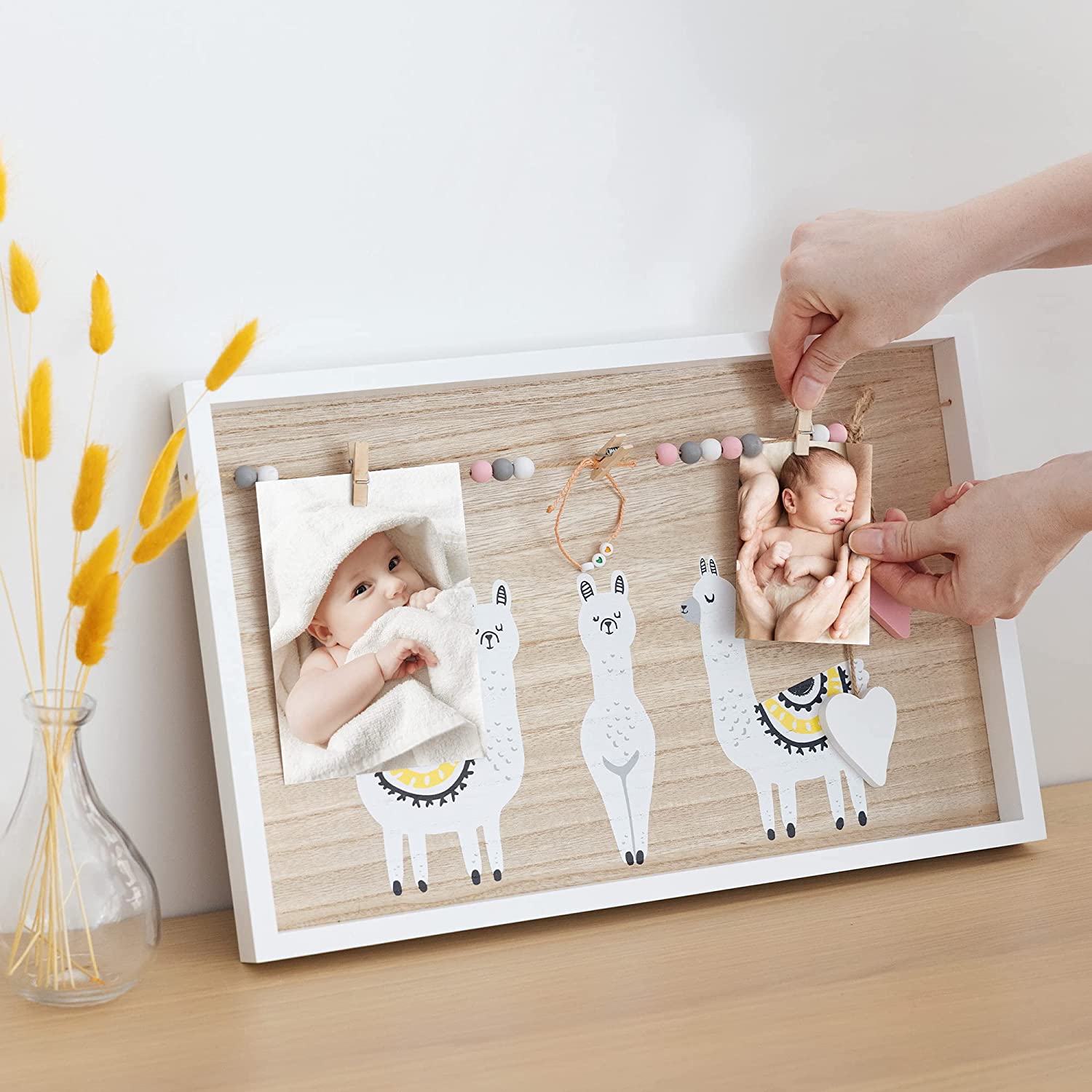 Navaris Ξύλινο Κάδρο Φωτογραφιών με 3 Μανταλάκια - Design Alpaca - 43 x 28 cm - 54193.01