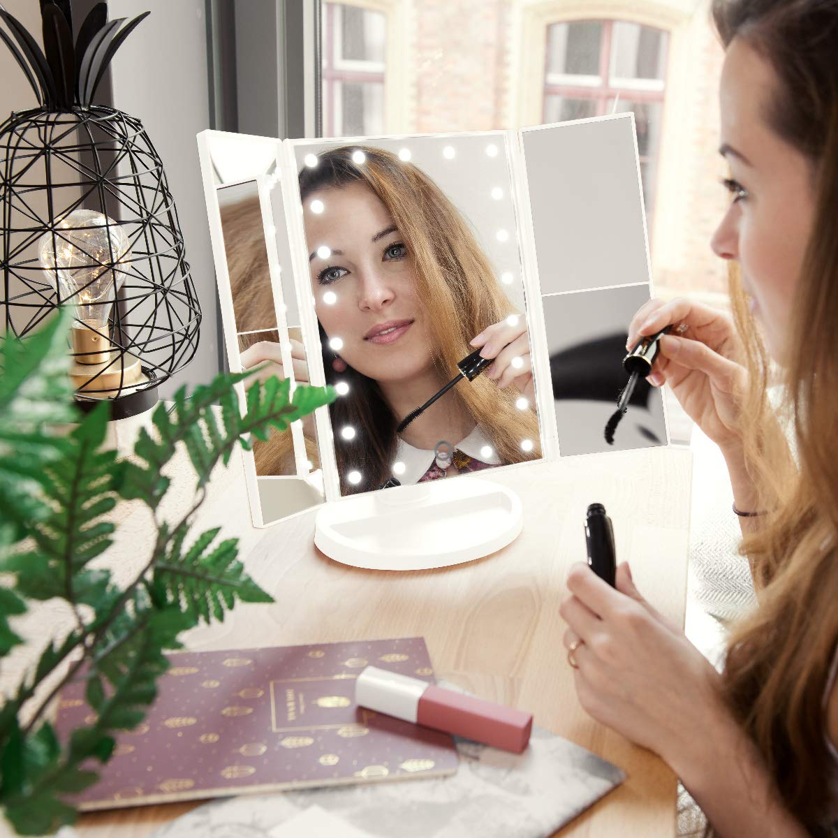 Navaris LED Foldable Cosmetic Mirror - Φωτιζόμενος Καθρέπτης LED - Matte White - 43457.48