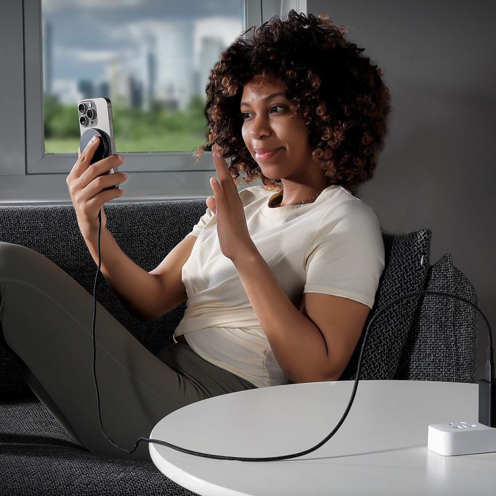 ESR HaloLock QI2 Mini Ασύρματος Φορτιστής MagSafe με Καλώδιο Type-C 15W - Black