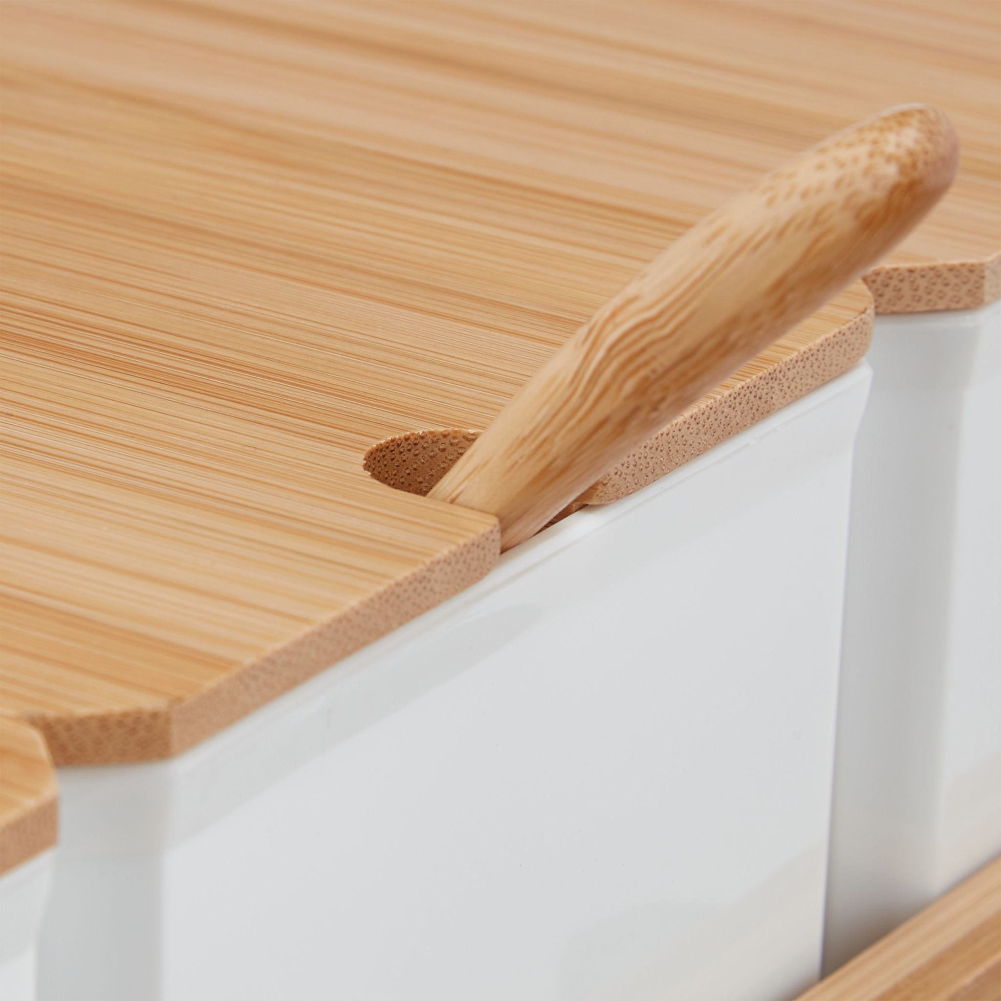 Relaxdays Σετ με 3 Βάζα Αποθήκευσης με Κουτάλι και Καπάκι από Μπαμπού - Light Brown / White - 4052025983512