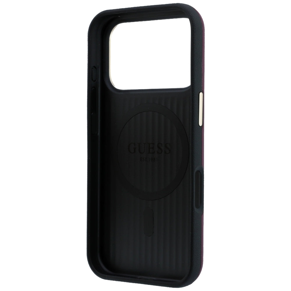 Guess iPhone 18 Pro / iPhone 17 Pro - Θήκη με Επένδυση Συνθετικού Δέρματος MagSafe - Perforated 4G Gold Logo - Burgundy
