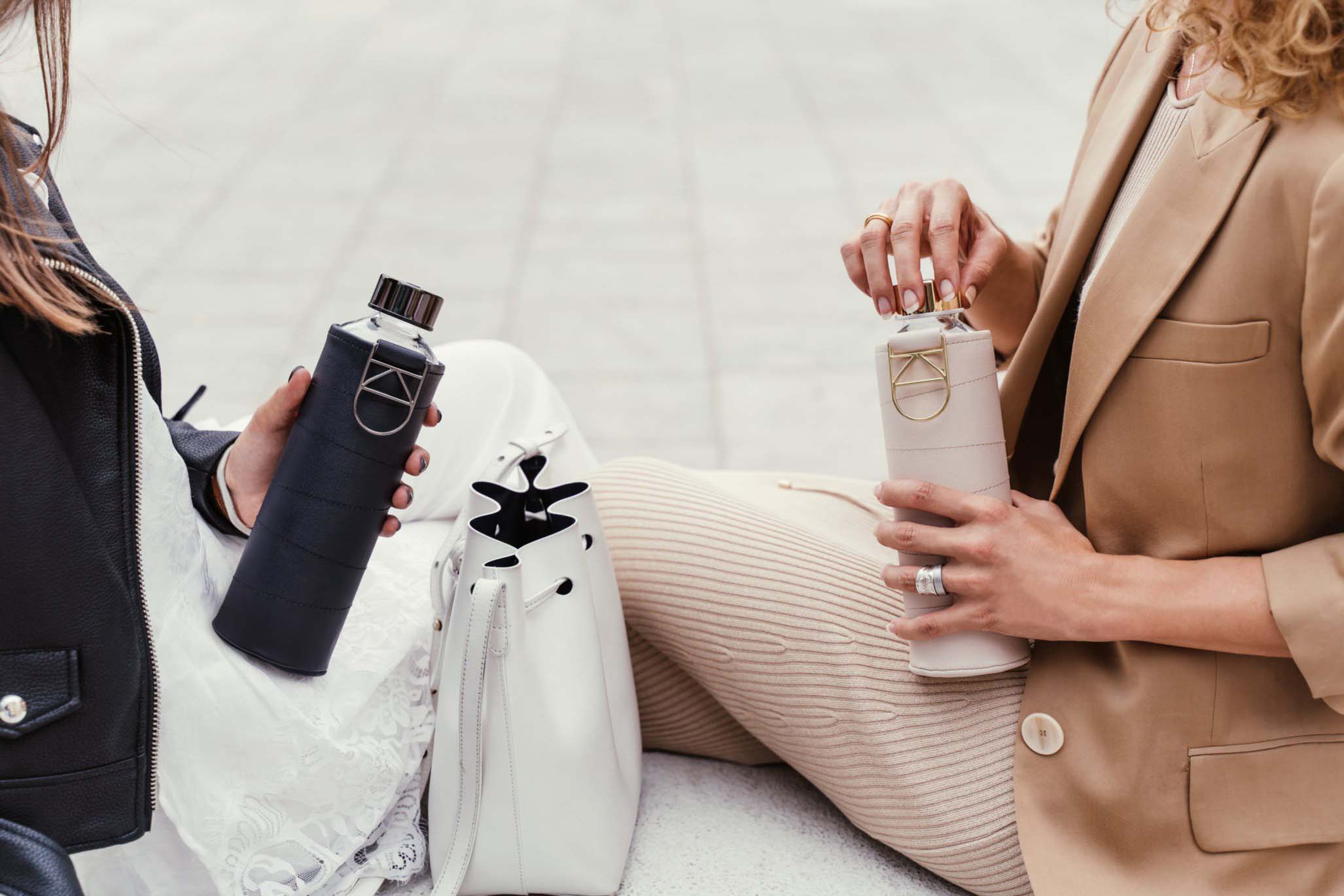 Equa Mismatch Γυάλινο Μπουκάλι Νερού με Θήκη από Δερματίνη - 750ml - Graphite / Διάφανο