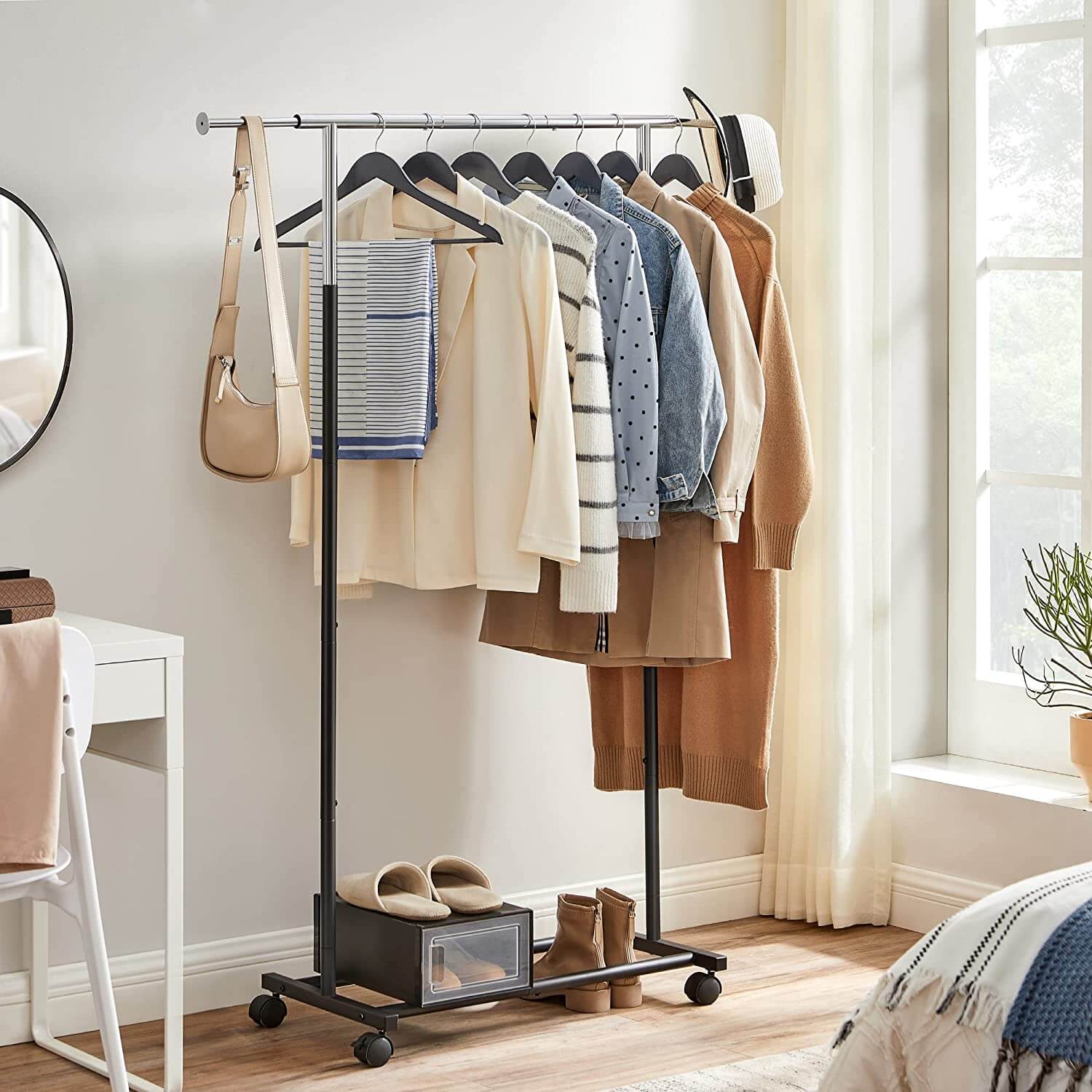 Songmics Τροχήλατη Κρεμάστρα Δαπέδου - Ράγα Ρούχων - Black / Silver - HSR101B01