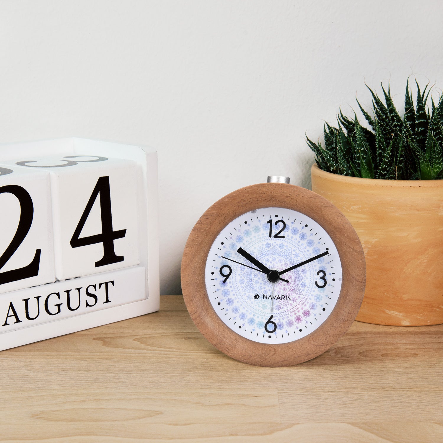 Navaris Analogue Wood Alarm Clock Design Arctic Snowflake - Αναλογικό Επιτραπέζιο Ρολόι και Ξυπνητήρι - Dark Brown - 46269.18.02