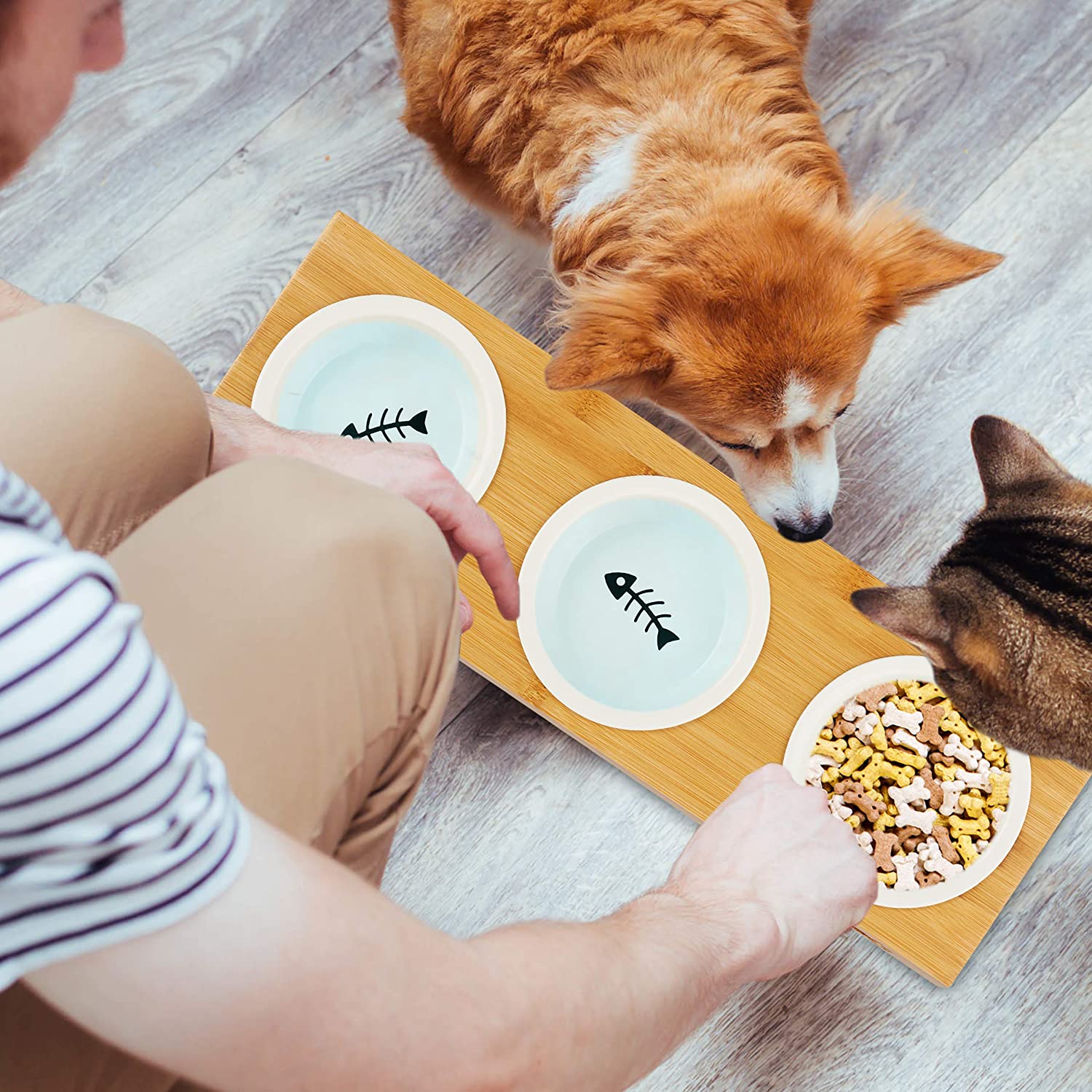 Relaxdays Σετ με 3 Κεραμικά Μπολ σε Βάση από Μπαμπού για Κατοικίδια - 180 ml - Large - Natural - 4052025916107