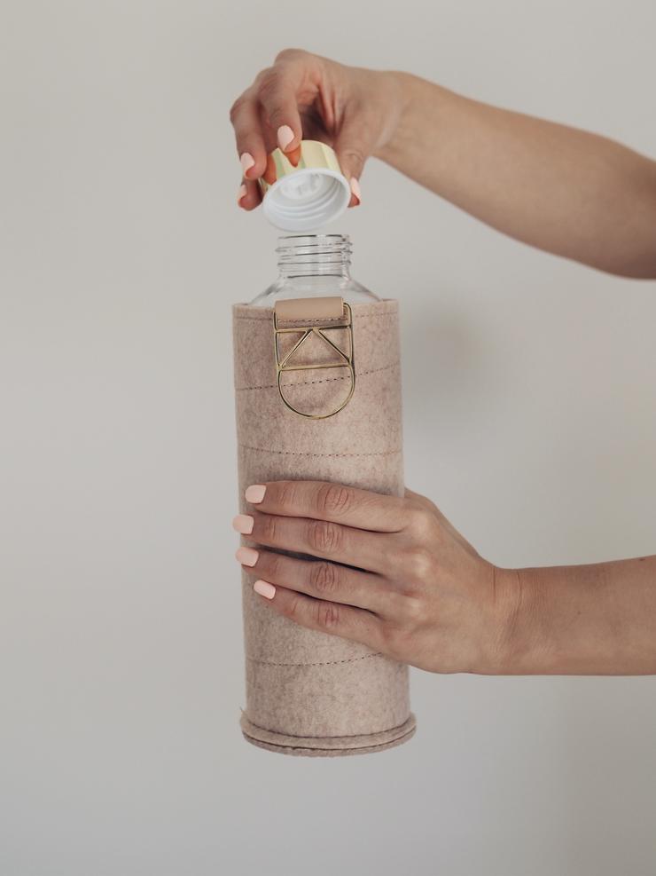 Equa Mismatch Cookie Γυάλινο Μπουκάλι Νερού με Θήκη από Τσόχα - 750ml - Cookie / Gold / Διάφανο