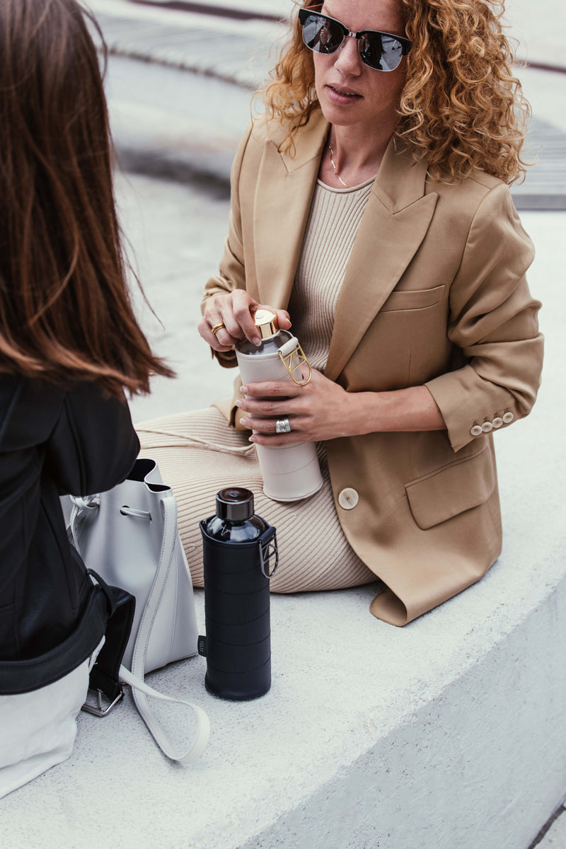 Equa Mismatch Γυάλινο Μπουκάλι Νερού με Θήκη από Δερματίνη - 750ml - Graphite / Διάφανο