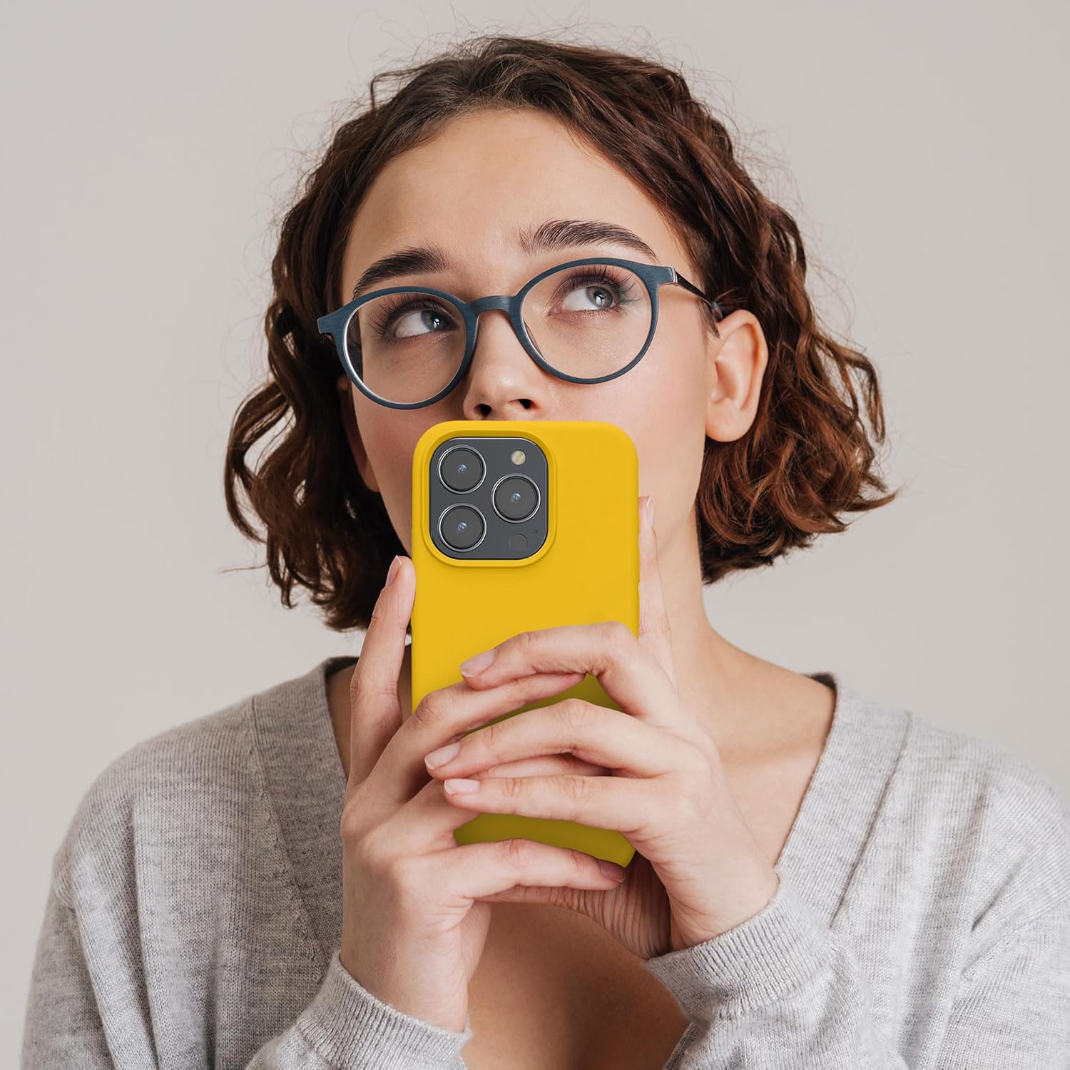 Kalibri iPhone 15 Pro Θήκη Σιλικόνης με MagSafe και 2 Αντιχαρακτικά Γυαλιά Οθόνης - Bright Yellow