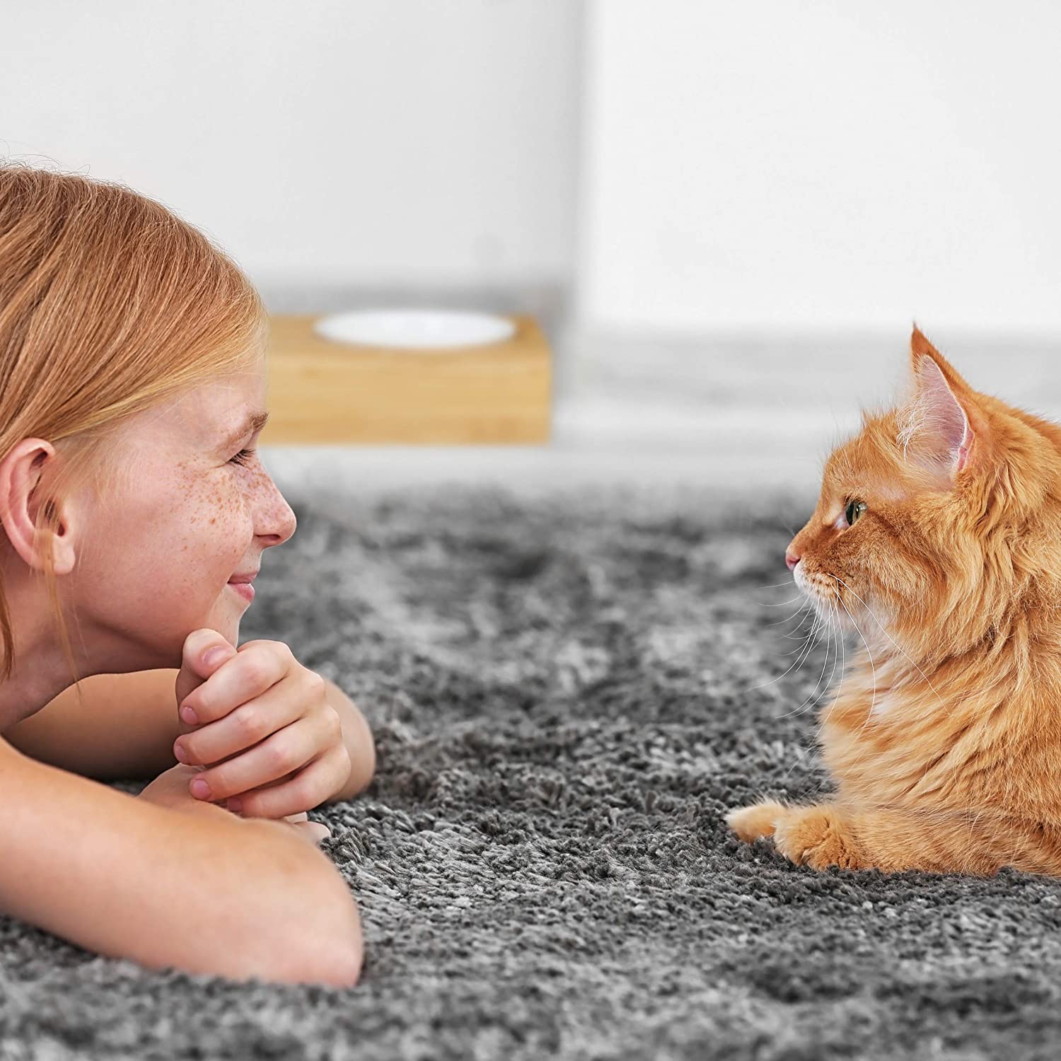 Relaxdays Ξύλινη Βάση από Μπαμπού με 2 Κεραμικά Μπολ για Κατοικίδια - 200 ml - Natural / White - 4052025325770