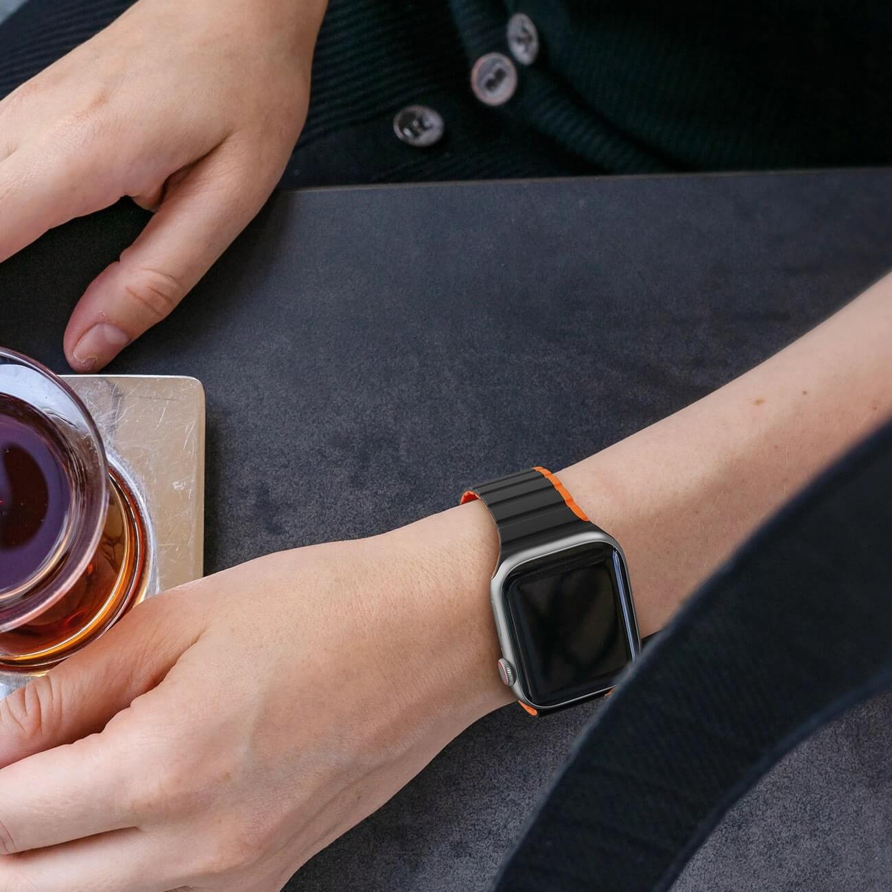 Dux Ducis Λουράκι Apple Watch 2 / 3 / 4 / 5 / 6 / 7 / 8 / 9 / SE / ULTRA 1 / ULTRA 2 - 42 / 44 / 45 / 49 mm Magnetic Strap LD Version Μαγνητικό Σιλικόνης - Black / Orange