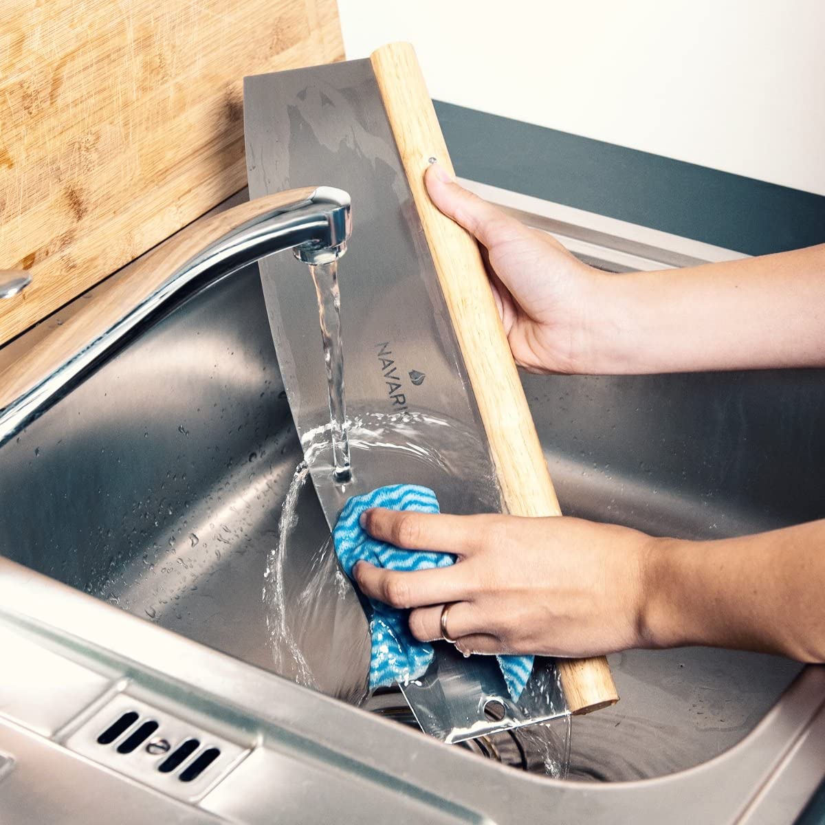 Navaris Μαχαίρι για Πίτσα από Ανοδείδωτο Ατσάλι - 35 cm - Brown - 44350.01